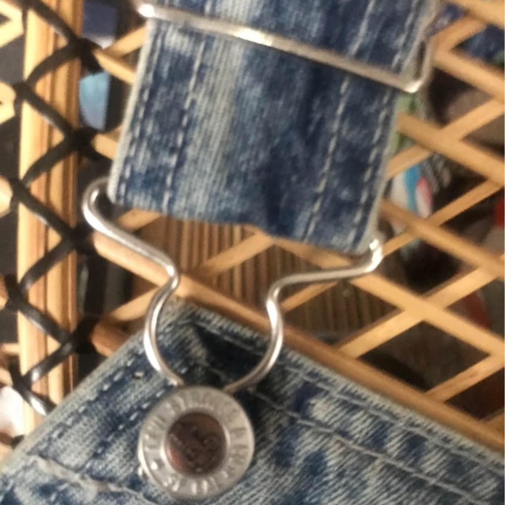 Silver tab overalls 
Levi’s large 
up to 44” to 46” waist
inseam 30”
Unisex
NWT - Picture 5 of 10